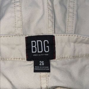 Color is cream. Tight around the thighs but loose knees and down.